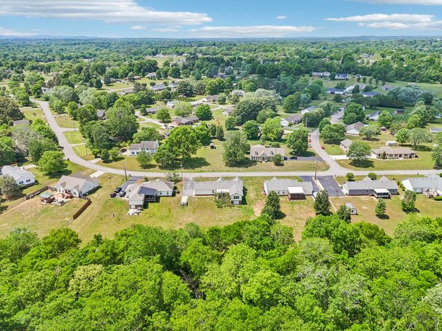 605 Meadowlark Dr, Shelbyville, TN 37160