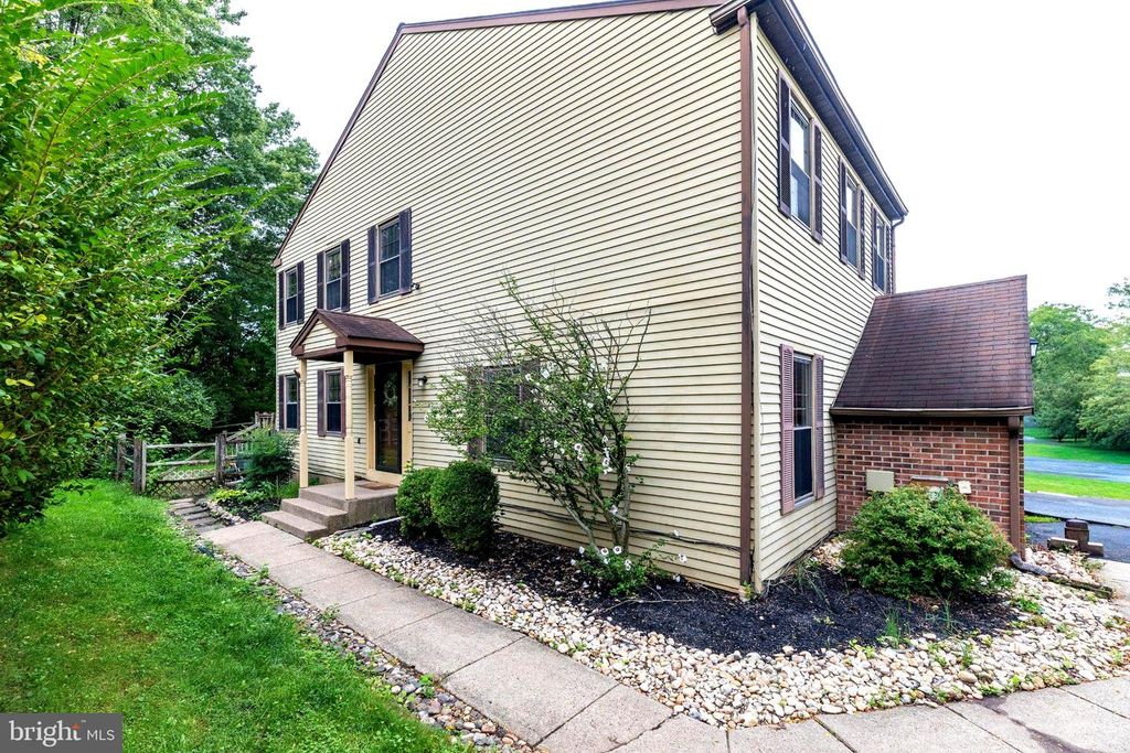 251 PARKVIEW WAY, Newtown, PA 18940 — photo 2