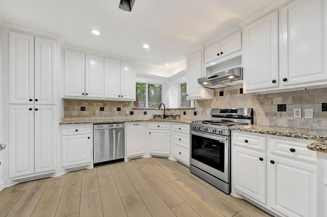 725 Talmalge Hall Drive, Conroe, TX 77302