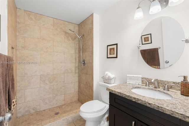 5149 E Lakes Dr, Deerfield Beach, FL 33064