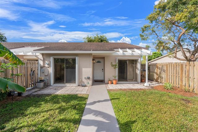 5149 E Lakes Dr, Deerfield Beach, FL 33064