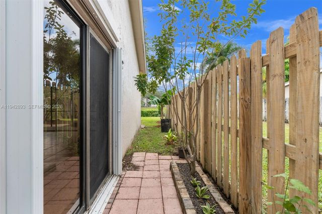 5149 E Lakes Dr, Deerfield Beach, FL 33064