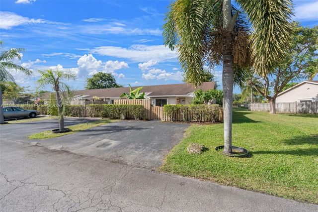 5149 E Lakes Dr, Deerfield Beach, FL 33064