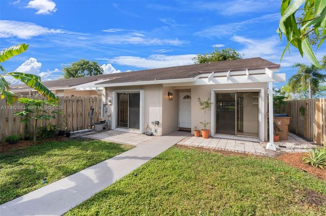 5149 E Lakes Dr, Deerfield Beach, FL 33064