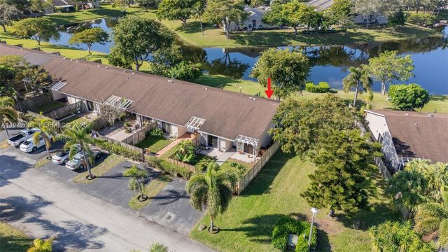 5149 E Lakes Dr, Deerfield Beach, FL 33064