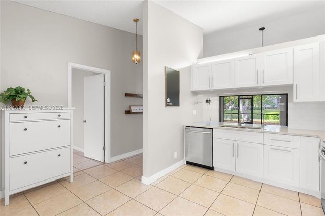 5149 E Lakes Dr, Deerfield Beach, FL 33064