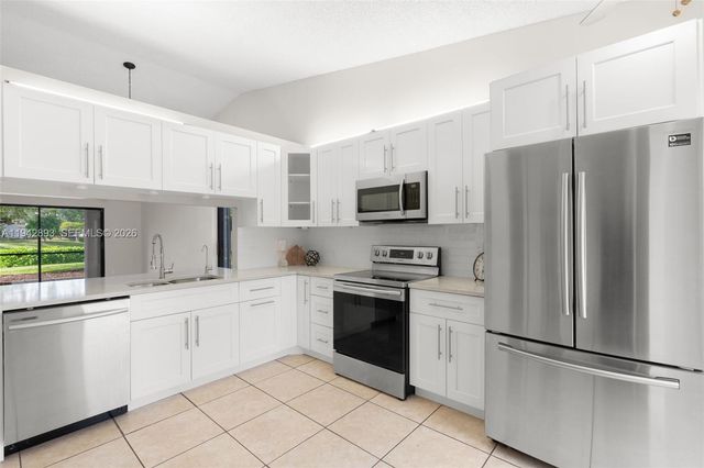 5149 E Lakes Dr, Deerfield Beach, FL 33064