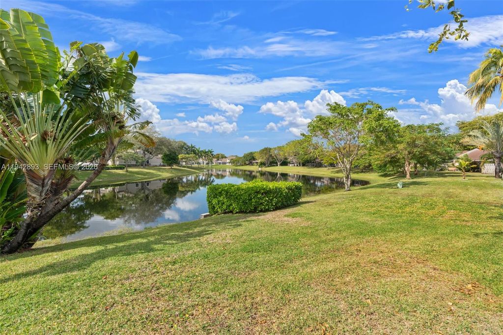 5149 E Lakes Dr, Deerfield Beach, FL 33064