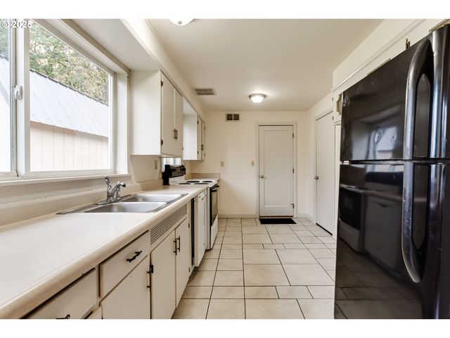 630 HAROLD St, Eugene, OR 97402