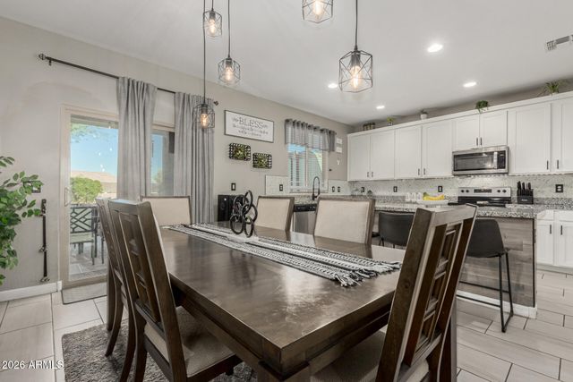 10622 W CROWN KING Road, Tolleson, AZ 85353