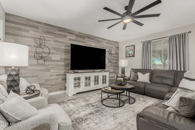 10622 W CROWN KING Road, Tolleson, AZ 85353