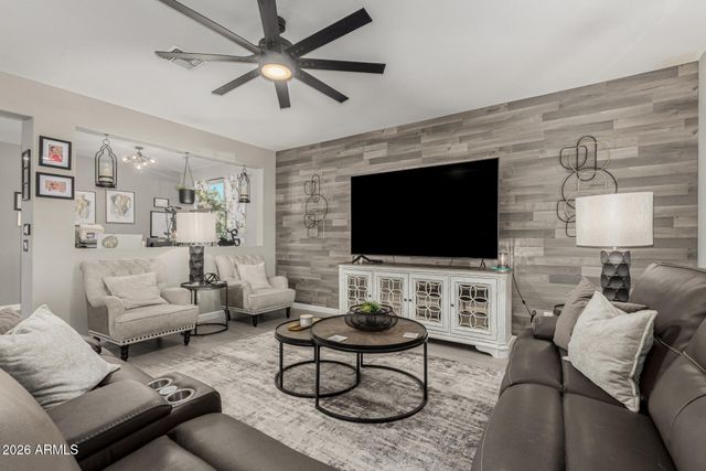 10622 W CROWN KING Road, Tolleson, AZ 85353