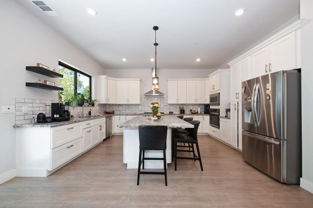 465 Miles Ct, Auburn, CA 95603