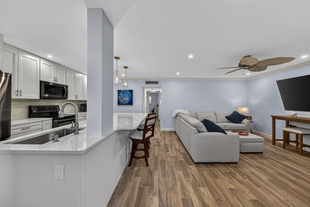 1198 Hillsboro Mile 324, Hillsboro Beach, FL 33062