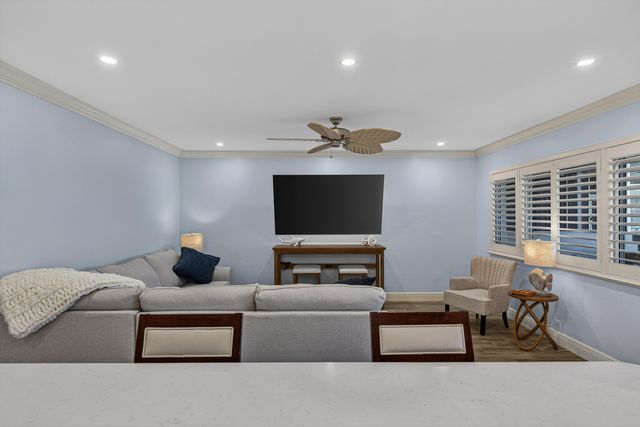 1198 Hillsboro Mile 324, Hillsboro Beach, FL 33062