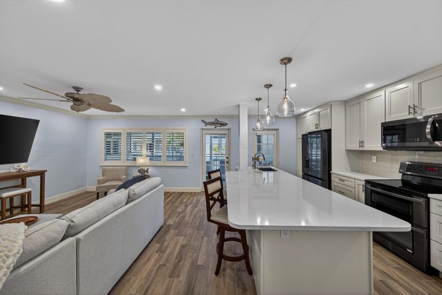1198 Hillsboro Mile 324, Hillsboro Beach, FL 33062