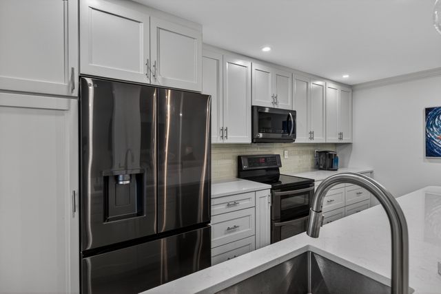 1198 Hillsboro Mile 324, Hillsboro Beach, FL 33062
