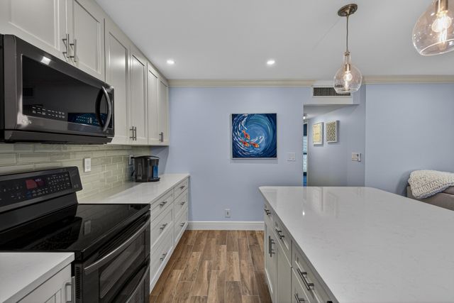 1198 Hillsboro Mile 324, Hillsboro Beach, FL 33062