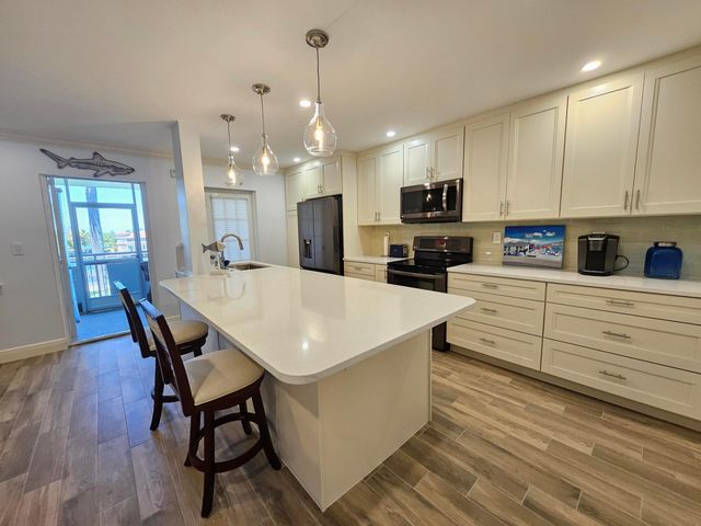 1198 Hillsboro Mile 324, Hillsboro Beach, FL 33062