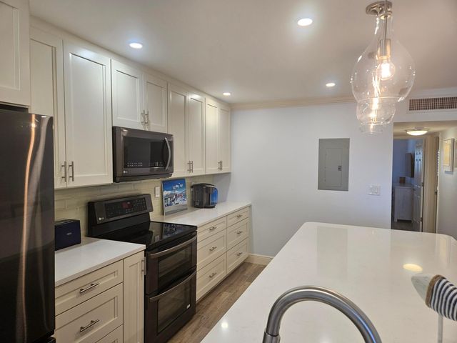 1198 Hillsboro Mile 324, Hillsboro Beach, FL 33062