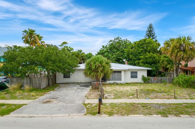 136 Marion Lane, Cocoa Beach, FL 32931