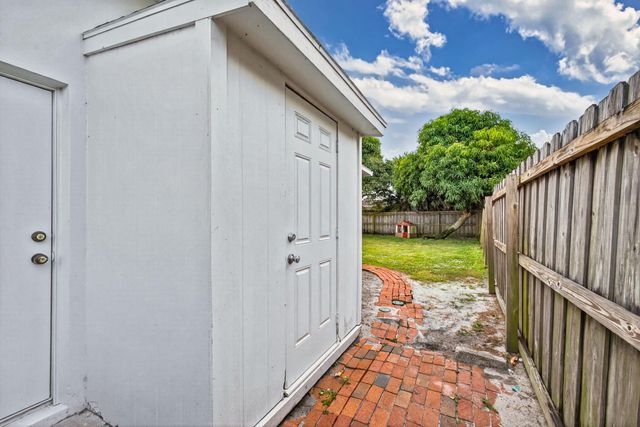 4368 Fuschia Circle N, Palm Beach Gardens, FL 33410