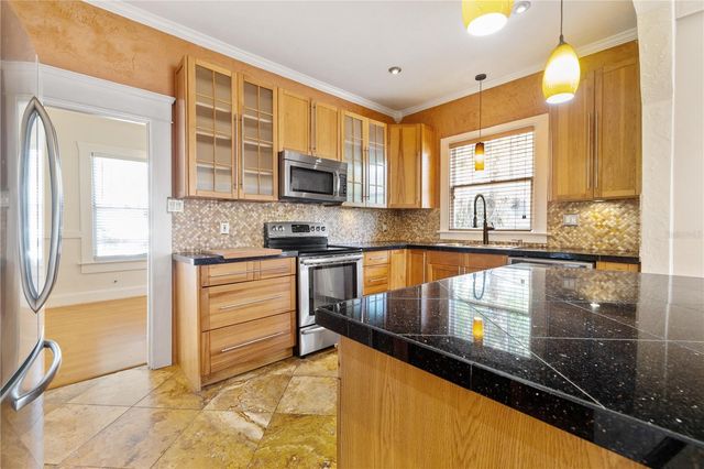 113 W POWHATAN AVENUE, Tampa, FL 33604