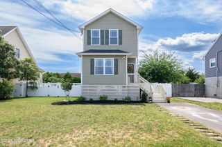 201 Riviera Drive, Toms River, NJ 08753