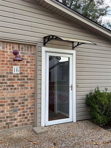 16 Golfview Manor Road, Huntsville, TX 77340