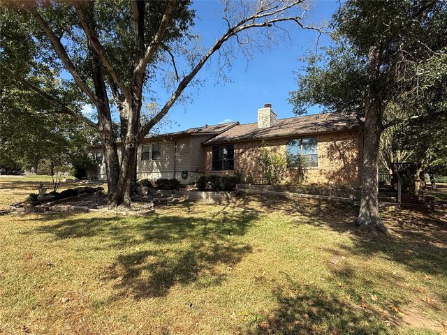 16 Golfview Manor Road, Huntsville, TX 77340