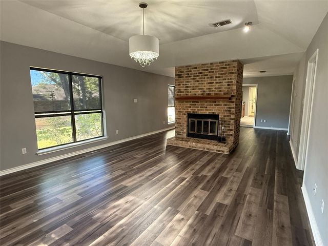 16 Golfview Manor Road, Huntsville, TX 77340