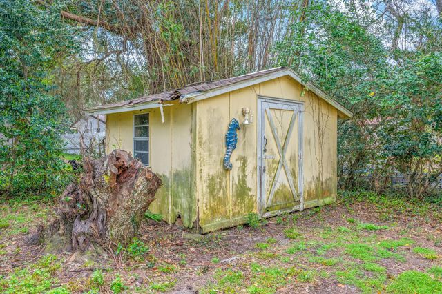 216 NW Chateaugay Street, Fort Walton Beach, FL 32548