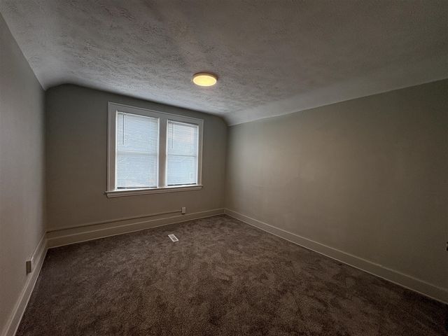 1025 Hamilton Avenue, Grand Rapids, MI 49504