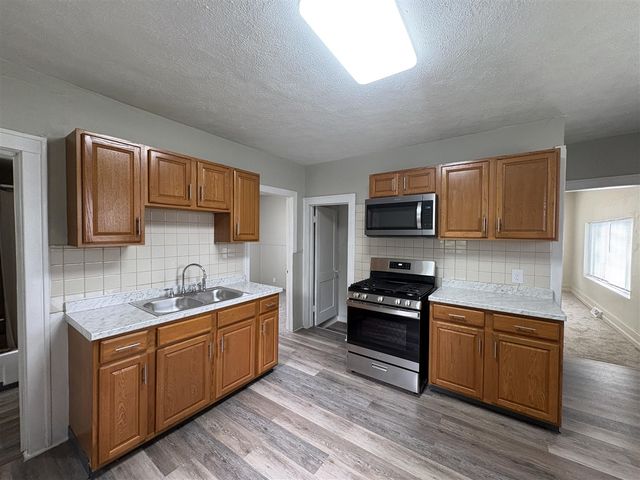 1025 Hamilton Avenue, Grand Rapids, MI 49504
