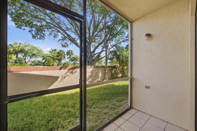 6585 Somerset Drive 102, Boca Raton, FL 33433
