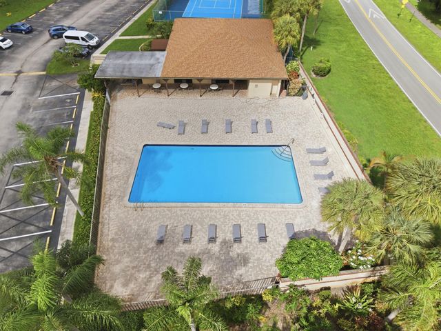 6585 Somerset Drive 102, Boca Raton, FL 33433
