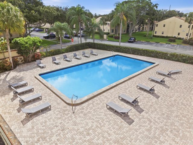 6585 Somerset Drive 102, Boca Raton, FL 33433