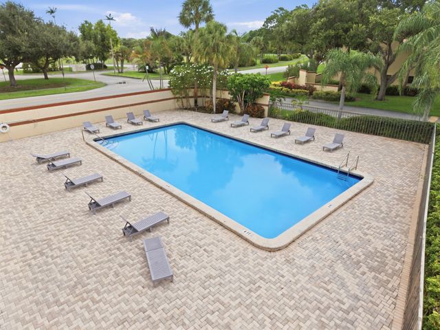 6585 Somerset Drive 102, Boca Raton, FL 33433