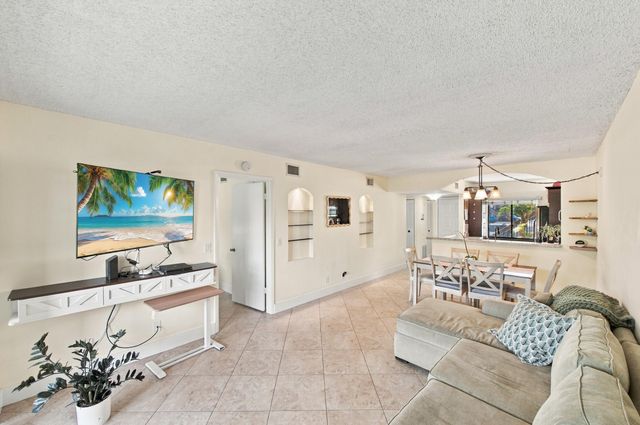6585 Somerset Drive 102, Boca Raton, FL 33433