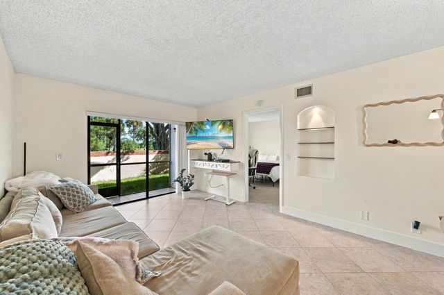 6585 Somerset Drive 102, Boca Raton, FL 33433