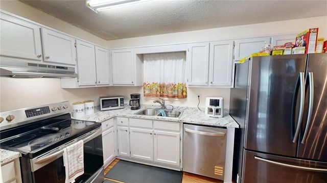 179 Country Cottage Circle, Carrollton, GA 30116