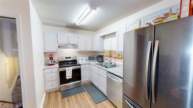 179 Country Cottage Circle, Carrollton, GA 30116