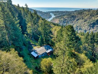 17360 MOUNTAIN Dr, Brookings, OR 97415