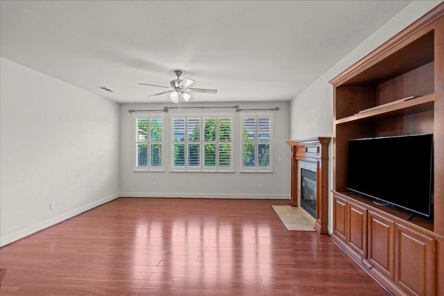 2047 Katnich Ln, Lodi, CA 95242