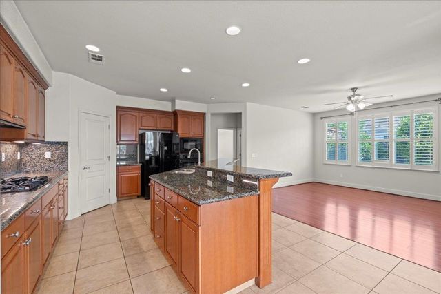 2047 Katnich Ln, Lodi, CA 95242