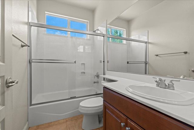 2047 Katnich Ln, Lodi, CA 95242