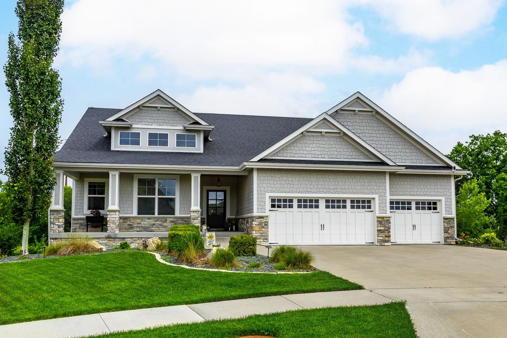 14917 Coyote Circle, Urbandale, IA 50323