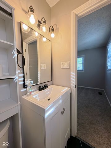 1045 Swinford Street, Shelbyville, IN 46176