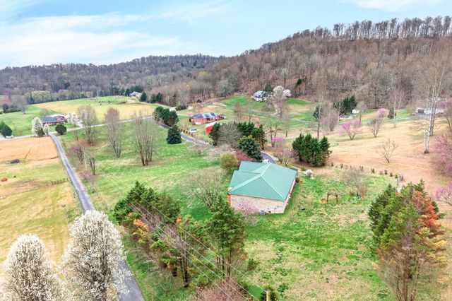 444 Mackie Rd, Sparta, TN 38583