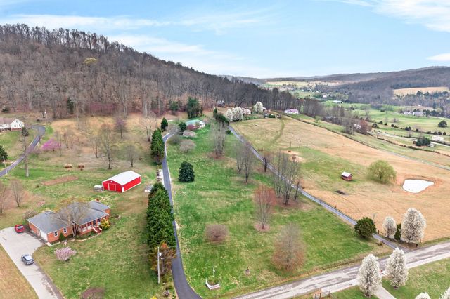 444 Mackie Rd, Sparta, TN 38583